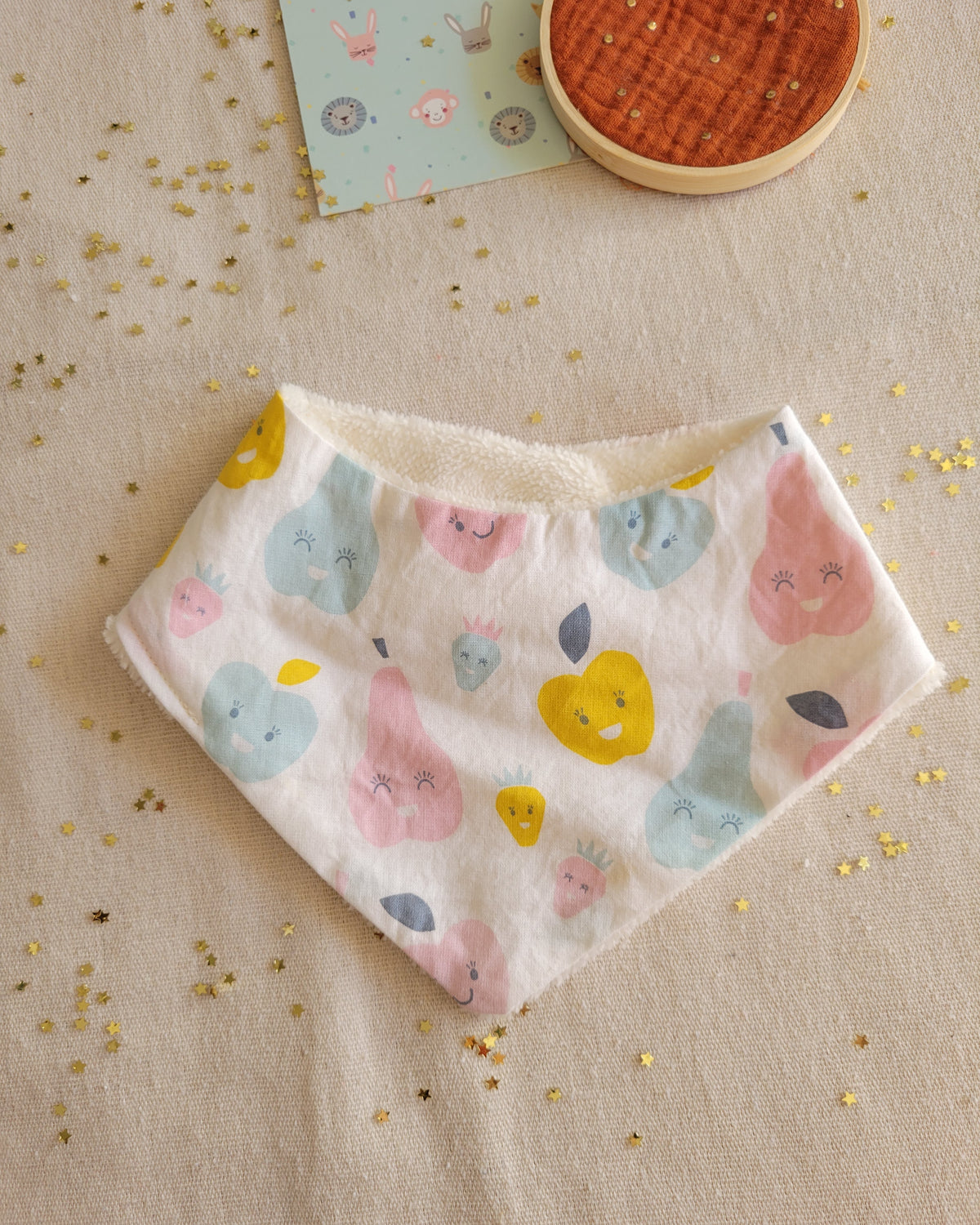 Bavoir bandana bébé cousu main – , absorbant et confortable