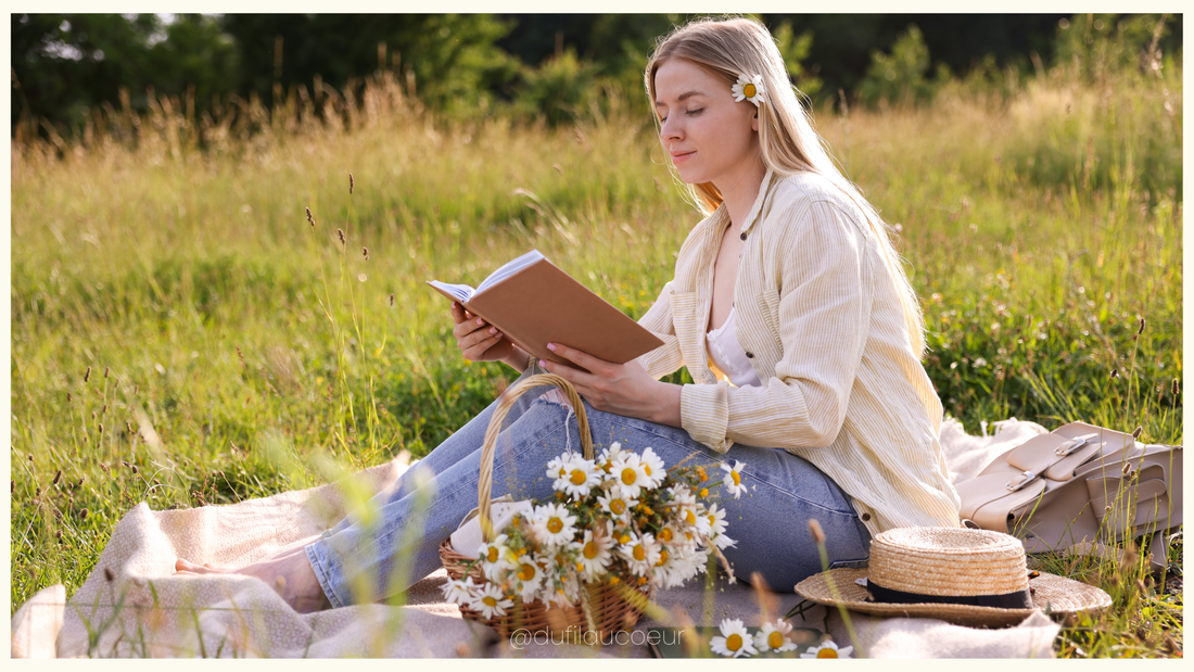 Pourquoi adopter une pochette pour livre de poche ? L’accessoire indispensable des lectrices nomades