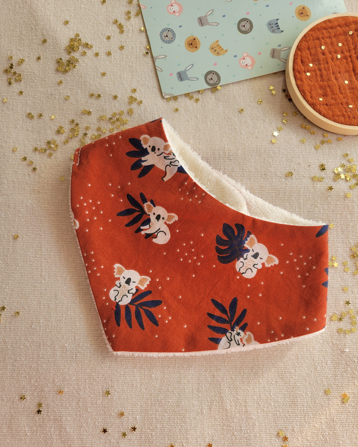 Bavoir bandana bébé cousu main – , absorbant et confortable