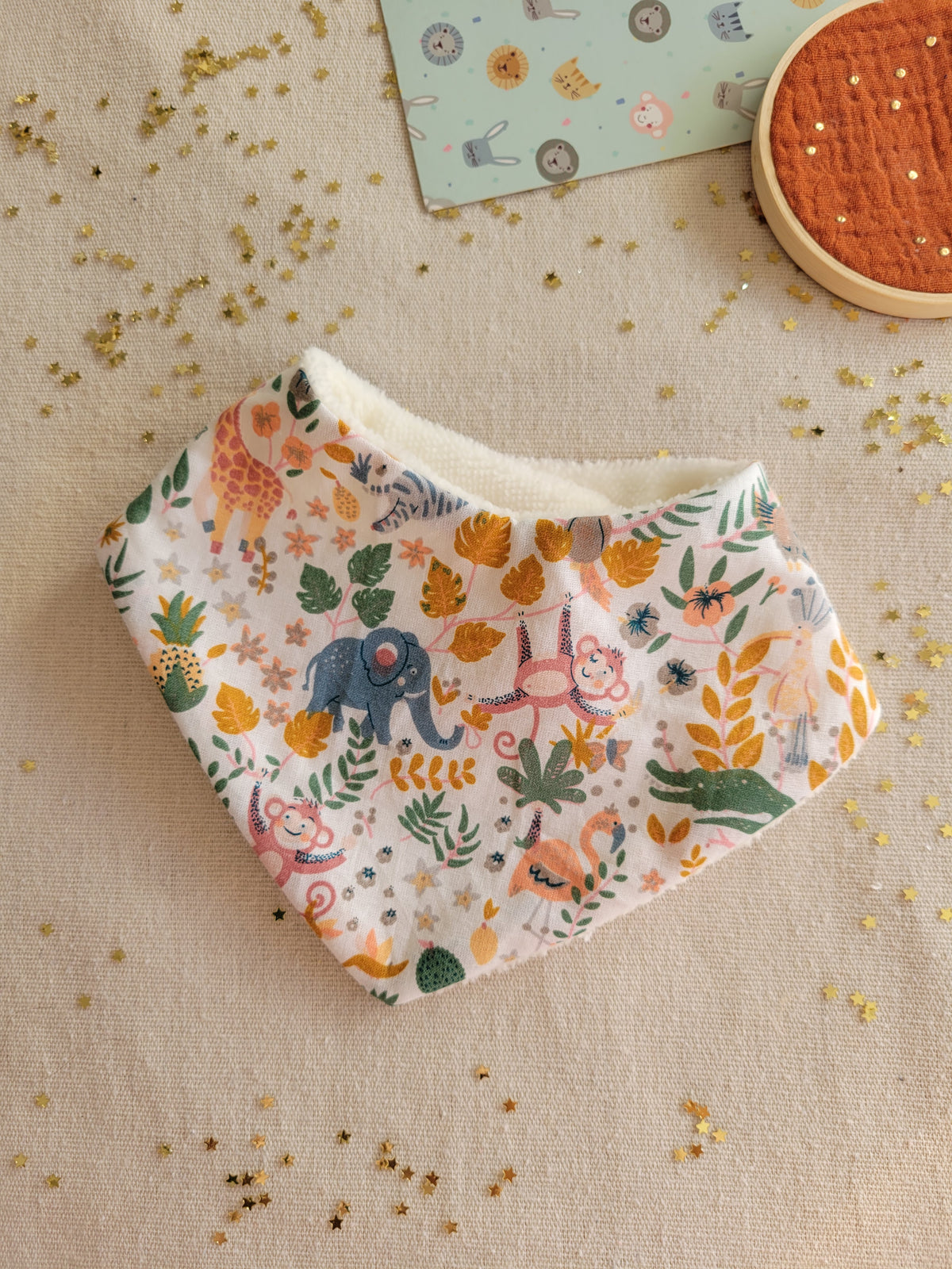 Bavoir bandana bébé cousu main – , absorbant et confortable