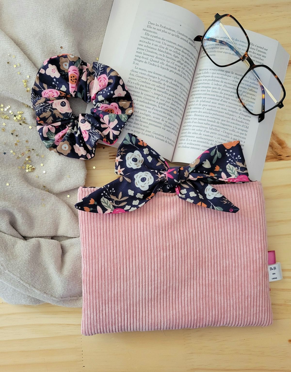 Duo Pochette à livres de poche et chouchou assorti - Collection octobre en rose