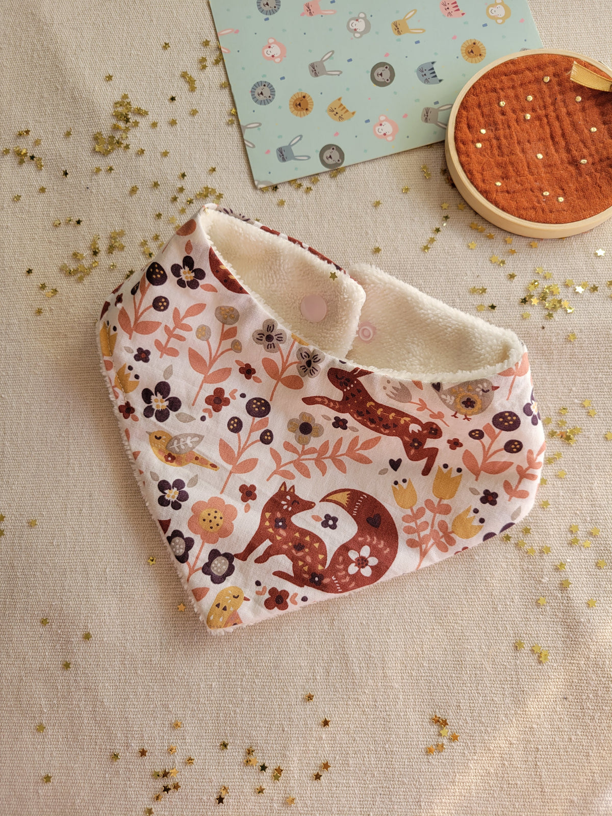 Bavoir bandana bébé cousu main – , absorbant et confortable