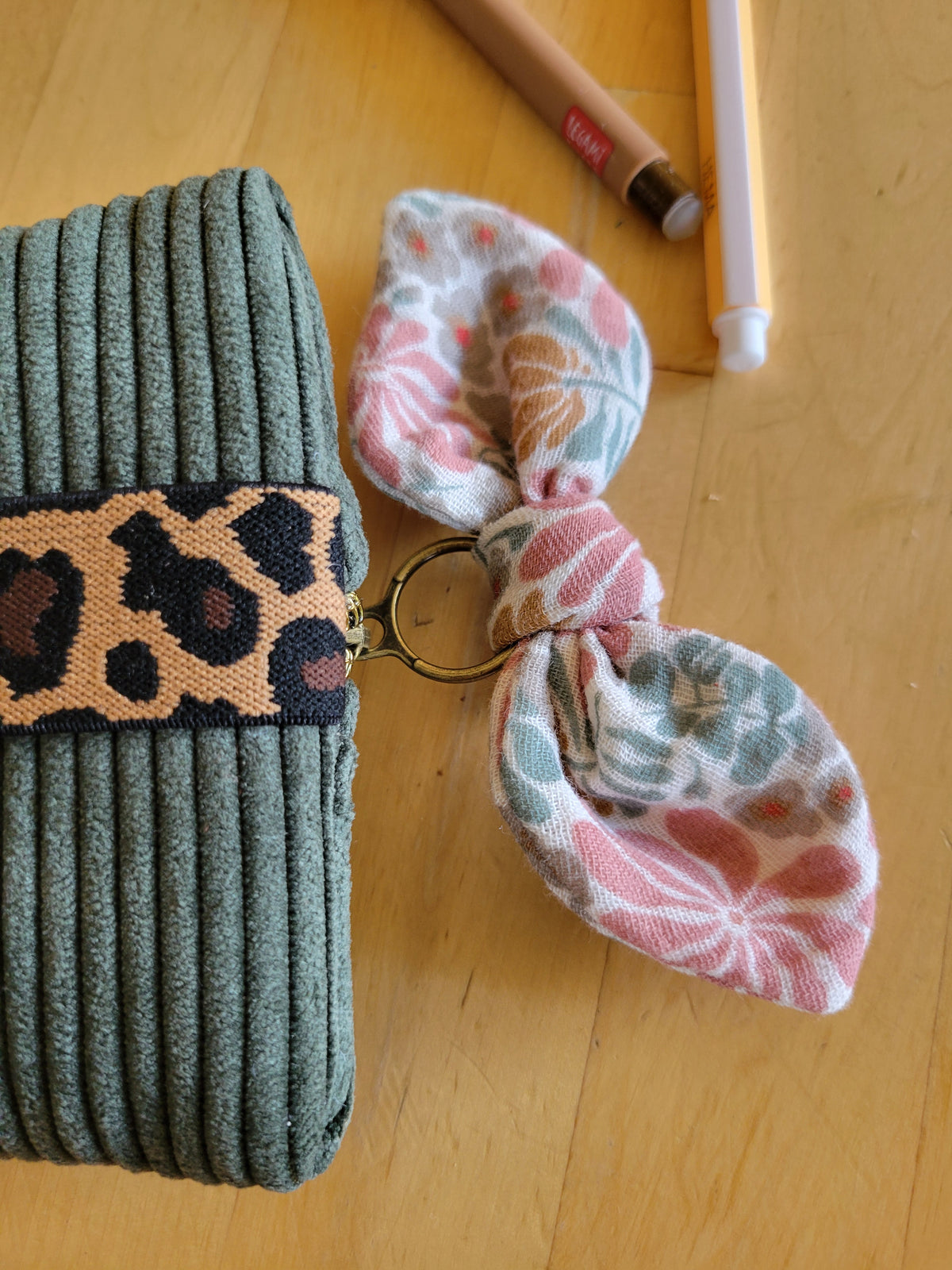 Trousse élastiquée pour carnet ou planner – L'accessoire indispensable pour les amoureux de l'organisation